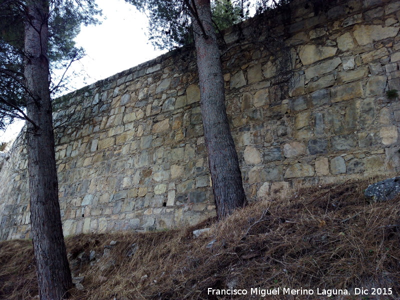 Castillo de Abrehuy - Castillo de Abrehuy. Muralla norte reconstruida entre el torren del patio II y III