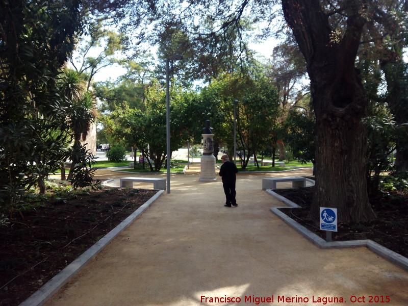 Paseo de la Alameda - Paseo de la Alameda. Monumento a Adolfo Surez