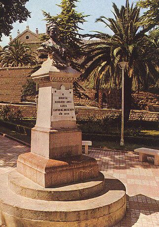 Monumento a Bernardo Lpez - Monumento a Bernardo Lpez. Fotografa antigua de cuando estaba en la Alameda