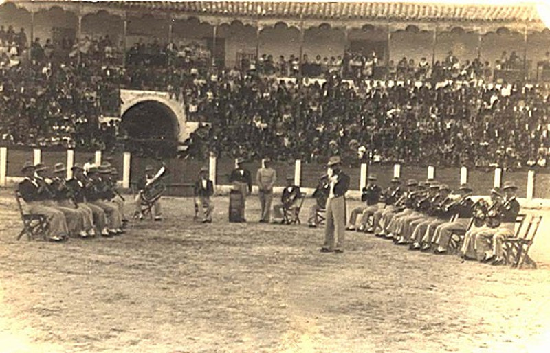 Plaza de Toros de Baeza - Plaza de Toros de Baeza. Foto antigua. Los Gallos