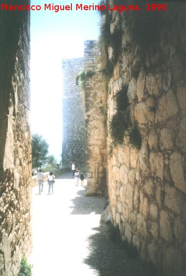 Castillo Nuevo de Santa Catalina - Castillo Nuevo de Santa Catalina. Debajo del arco de la torre con la Capilla de Santa Catalina en camino hacia la Cruz