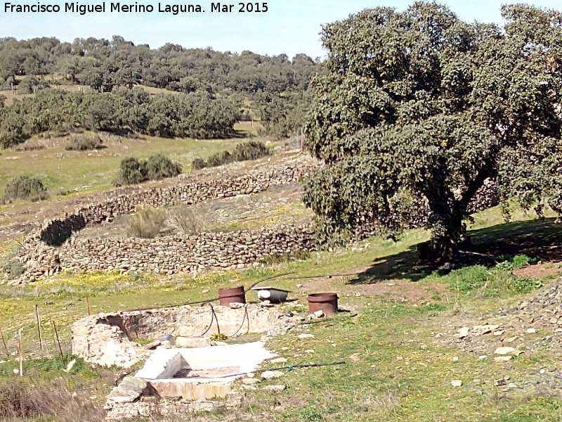 Lavadero de La Cndila - Lavadero de La Cndila. Al fondo el corral circular de La Cndida