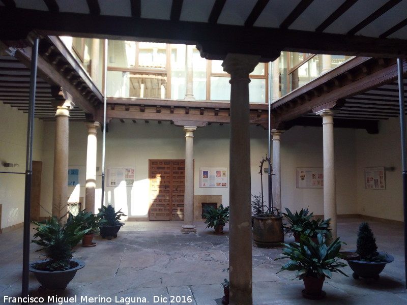 Palacio de Angus Medinilla - Palacio de Angus Medinilla. Patio