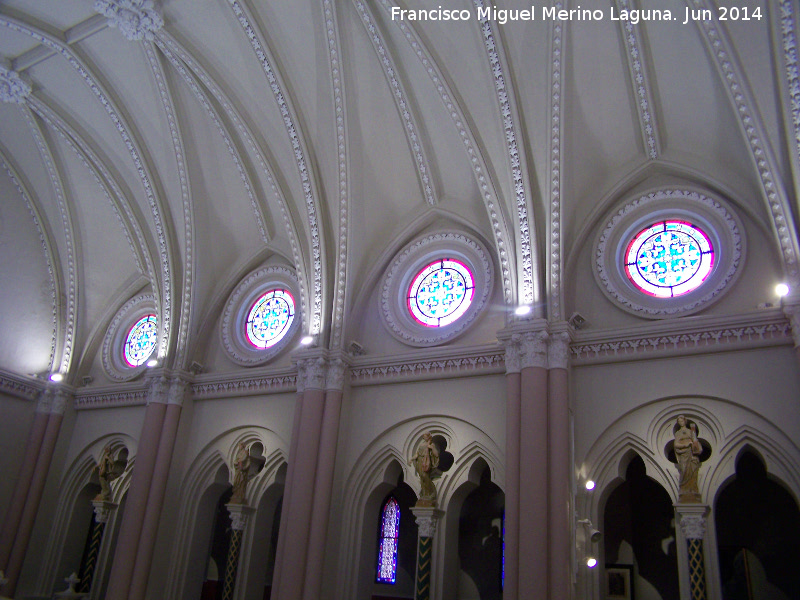 Capilla de los Marqueses de Linares - Capilla de los Marqueses de Linares. Vidrieras