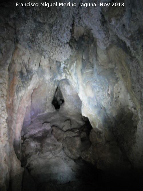 Santuario prehistrico de la Cueva de Golliat - Santuario prehistrico de la Cueva de Golliat. Hornacina con forma de punta de flecha