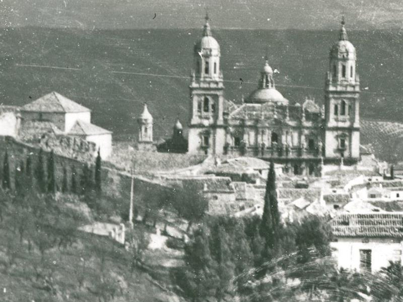 Muralla de Jan - Muralla de Jan. Foto antigua. Desde el Cerro Tambor. Fotografa de Jaime Rosell Caada. Archivo IEG