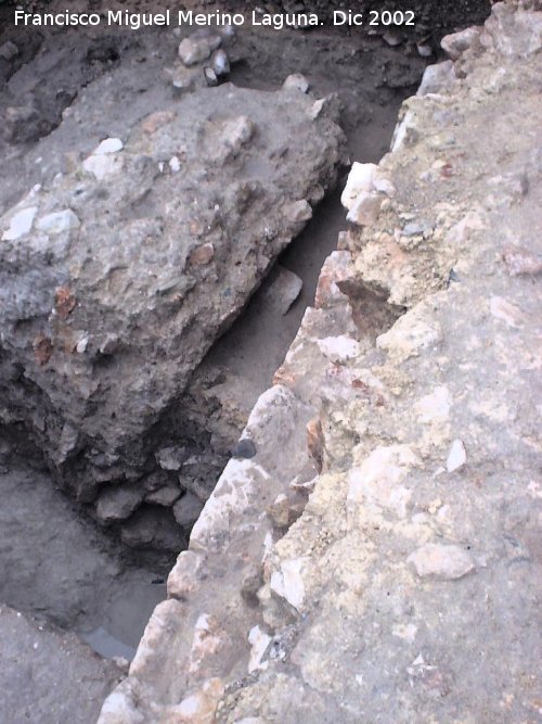 Muralla de Jan. Lienzo continuacin de la Puerta de Martos - Muralla de Jan. Lienzo continuacin de la Puerta de Martos. Recubierto de manpuestos