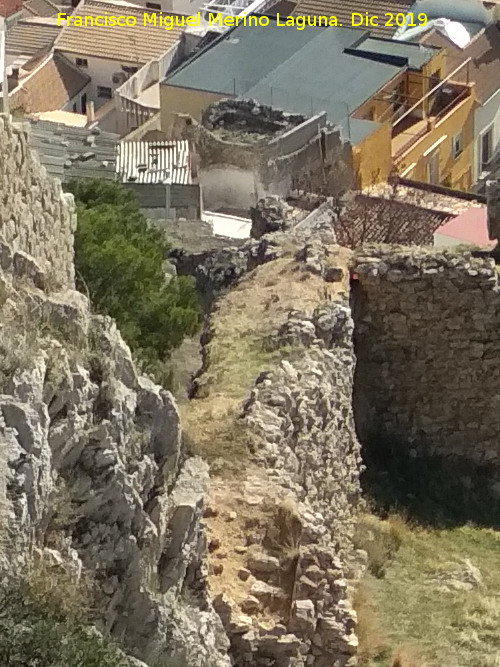 Muralla de Jan. Torren oculto - Muralla de Jan. Torren oculto. Desde el Torren Sur V