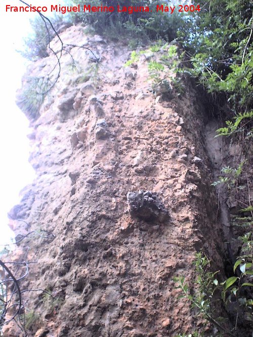 Muralla de Jan. Lienzo desde el Torren desmochado al Torren oculto - Muralla de Jan. Lienzo desde el Torren desmochado al Torren oculto. Grosor del lienzo