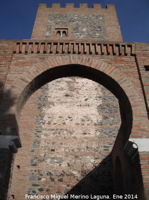 Alcazaba. Puerta de Acceso - Alcazaba. Puerta de Acceso. 
