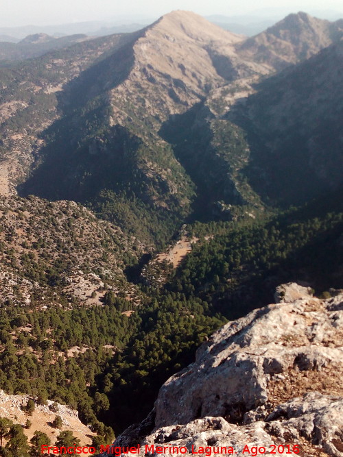 Blanquillo - Blanquillo. Vistas hacia el Nacimiento del Aguascebas Grande