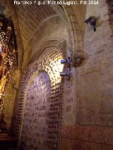 Colegiata de Santa Mara de los Reales Alczares. Capilla de la Virgen de Guadalupe. Segunda portada de bolas cegada