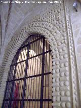 Colegiata de Santa Mara de los Reales Alczares. Capilla de la Virgen de Guadalupe. Portada de las Bolas al claustro