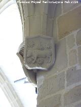 Colegiata de Santa Mara de los Reales Alczares. Claustro. Escudo del Cannigo Becerra