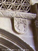 Colegiata de Santa Mara de los Reales Alczares. Capilla I del Claustro. Escudo derecho