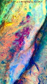 Pinturas rupestres de la Cueva de Ro Fro. Tratada con Dstretch