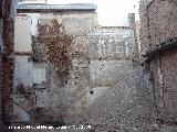 Muralla de Jan. Torreones y lienzos de la Calle Milln de Priego n 71. Torren a la izquierda y muralla al fondo del solar n 71 de Milln de Priego