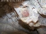 Pinturas rupestres del Abrigo de la Cantera. Hueco de la piedra pintado de rojo obscuro