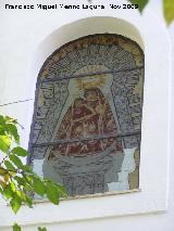 Santuario de Cnava. Vidriera de la Virgen en los pies del templo