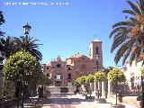 Palacio del Intendente Olavide. Palacio de Olavide a la izquierda e Iglesia a la derecha desde la Calle Jardines