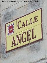 Calle ngel. Placa