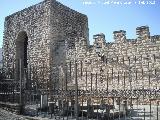 Castillo de Porcuna. Torren y lienzo de muralla
