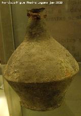 Villa Romana de Bruel. Botella de metal siglos II-IV d.C. Museo Provincial de Jan