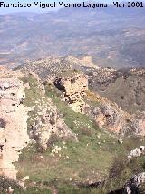 Castillo de Arenas. Recinto Medio. Vista del torren izquierdo del recinto medio desde el recinto superior