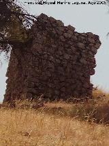 Castillo de Arenas. Recinto Inferior. Torren de la puerta izquierdo