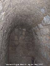 Castillo de Htar. Bveda de medio can del aljibe