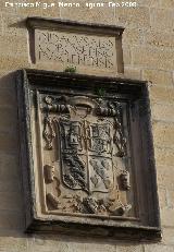 Hospital de Santiago. Torres. Escudo de la torre izquierda