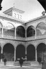 Hospital de Santiago. Patio Central. Foto antigua