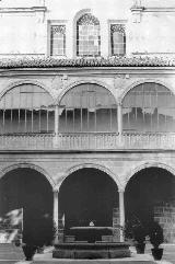 Hospital de Santiago. Patio Central. Foto antigua