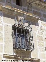 Palacio de los Melgarejo o de las Manillas. Ventana superior