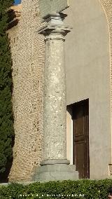 Alhambra. Columna de Santa Mara de la Alhambra. 