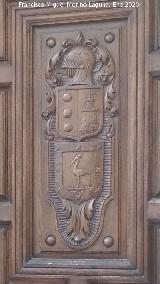 Casa de la Calle Antonio Moreno n� 31. Escudos derechos