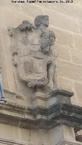 Palacio Vela de Los Cobos. Escudo derecho