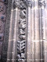 Iglesia de San Isidoro. Detalle de la portada izquierda