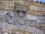 Iglesia y Convento de la Santsima Trinidad. Escudo sobre el triple ventanal