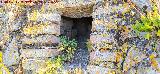 Castillo de Zahara de la Sierra. Desag�e en el talud de la Torre del Homenaje