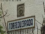 Cortijo de Torrequebrada. Cruz Pat y nombre