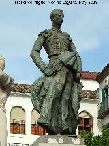 Monumento a Manolete. Estatua