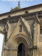 Iglesia de Santa Marina de las Aguas Santas. Portada lateral y veleta