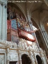 Catedral del Salvador. Coro. rgano a las naves de la epstola