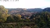 Los Cortijuelos. Desde Las Pilas con la Piedra del Palo al fondo