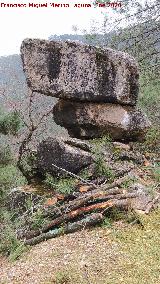 Hito de la Cuesta de Juan Domingo. Cara norte