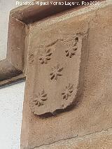 Casa de la Calle Crist�bal Col�n n� 3. Escudo izquierdo