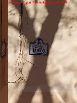 Plaza de los Lobos. Placa