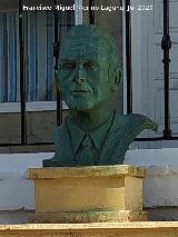 Busto a Julio Mariscal Montes. Busto