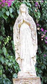 Monumento a la Virgen. Estatua de la Virgen